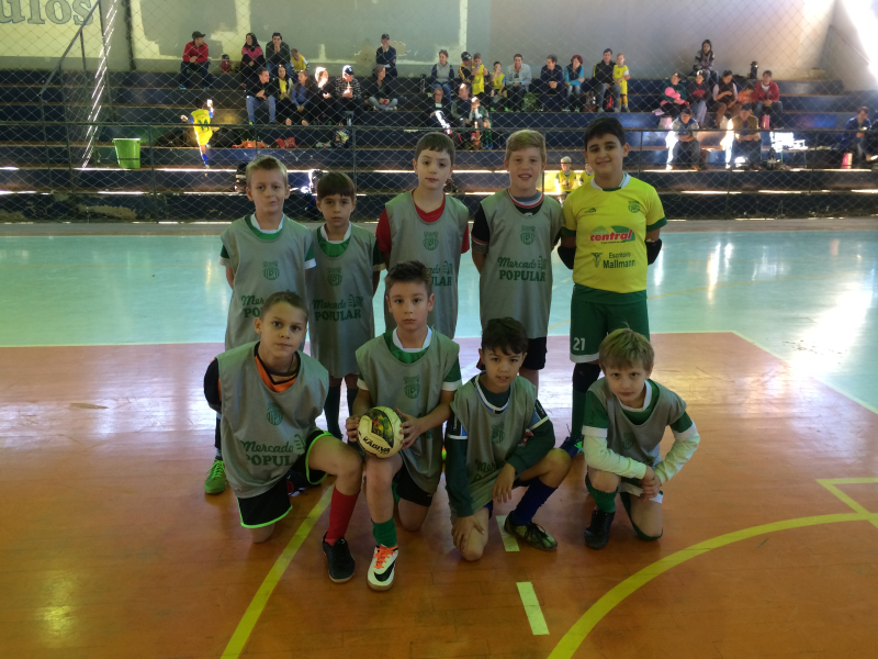 ESCOLINHA DE FUTEBOL PEQUENO CAMPEÃO